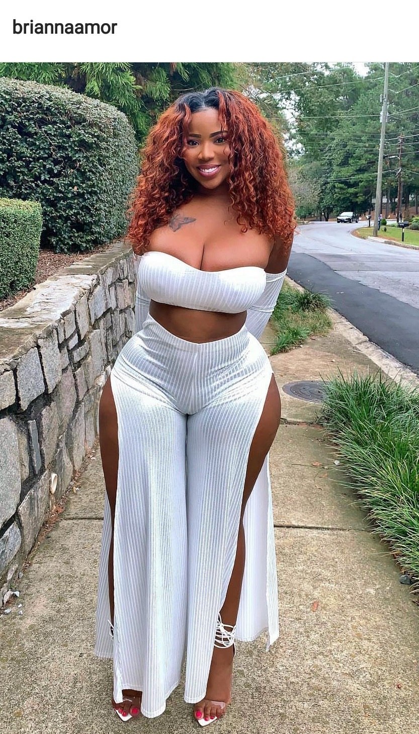 Huge asses in leggings