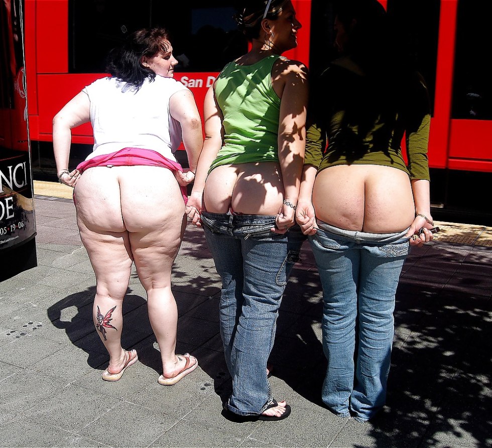 Demonstration of naked buttocks or Amtrak Mooning
