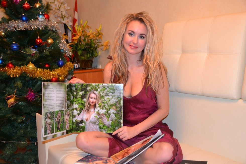 Veronica Rosati is uncontrollable