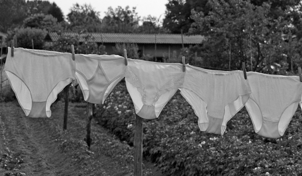 Naked old women in pantalons