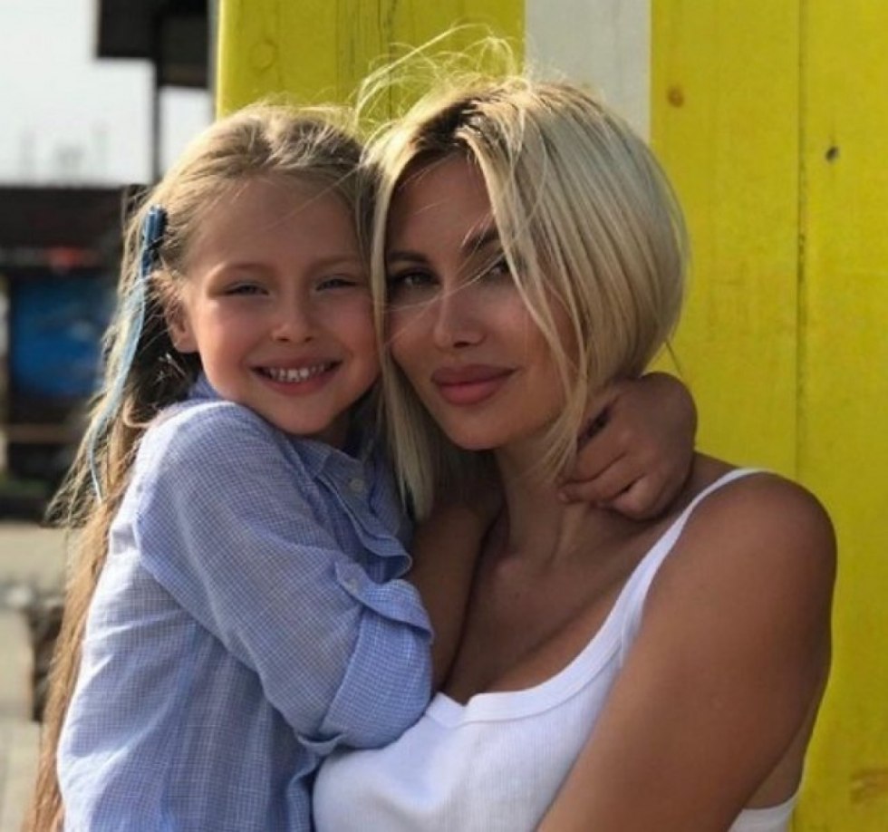 Elina Kamiren is hot