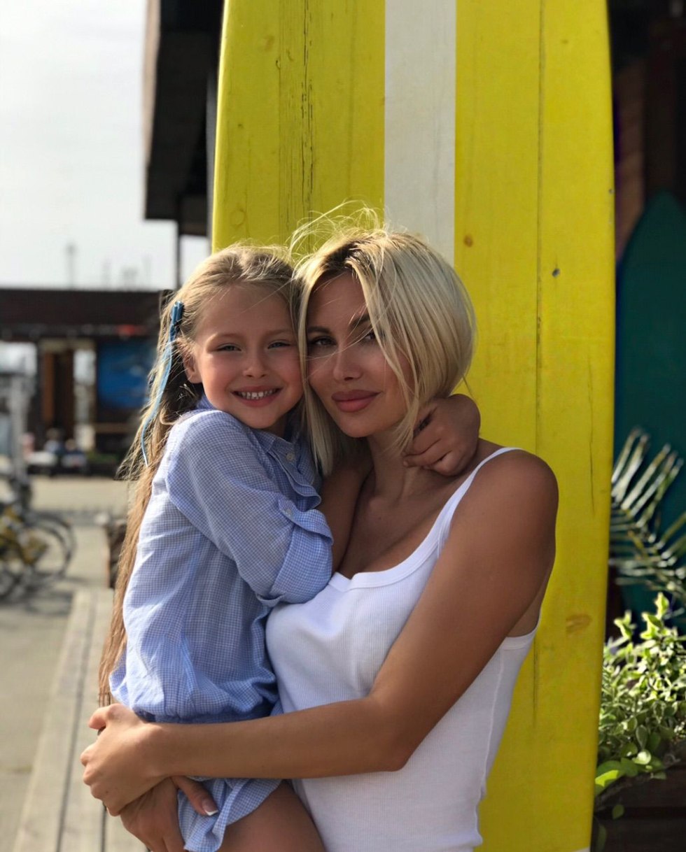 Elina Karjakina is now 2020 with her daughter