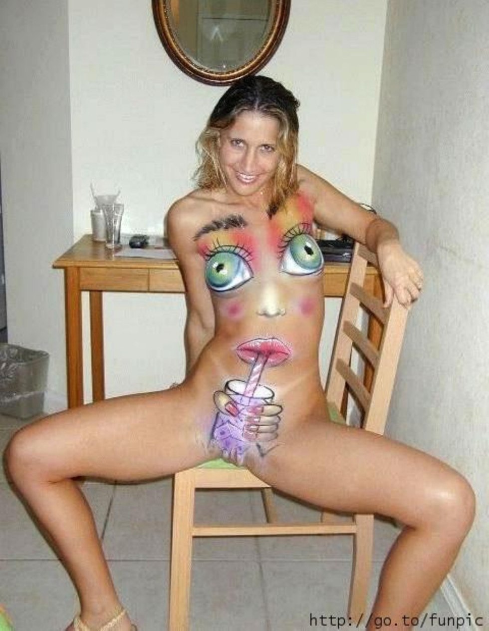 Bodiart girls in public