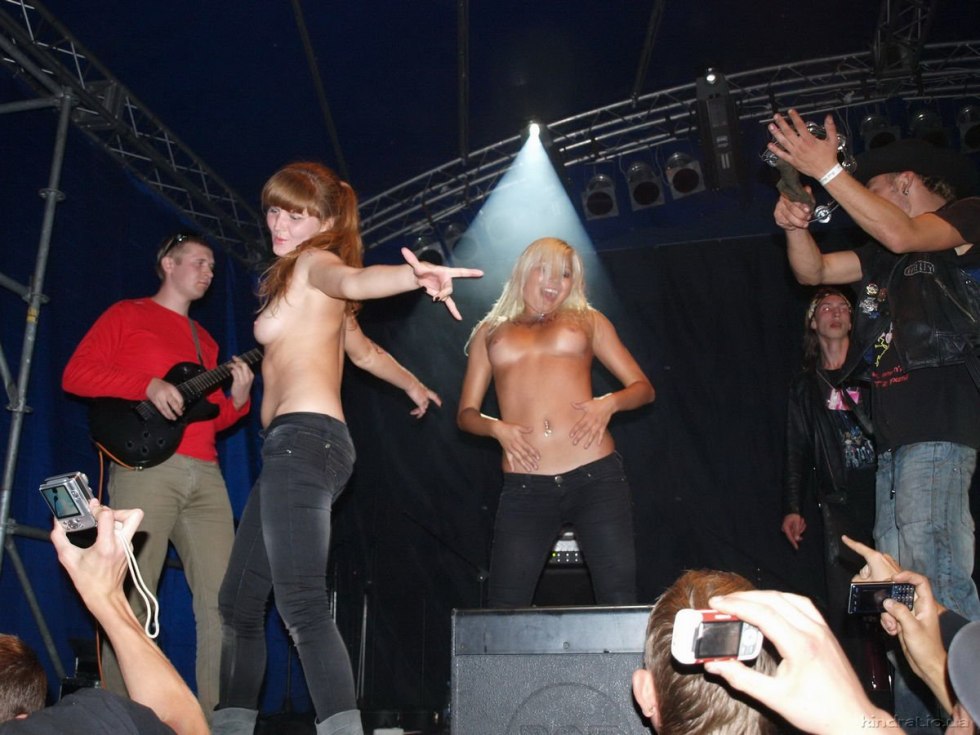 Girls Topless at concerts
