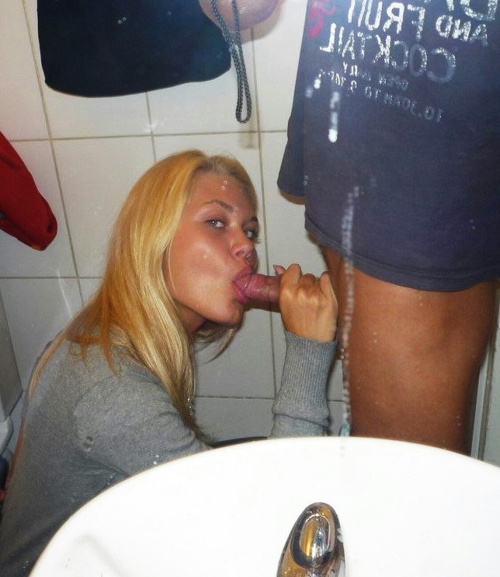 The girl sucked in the toilet