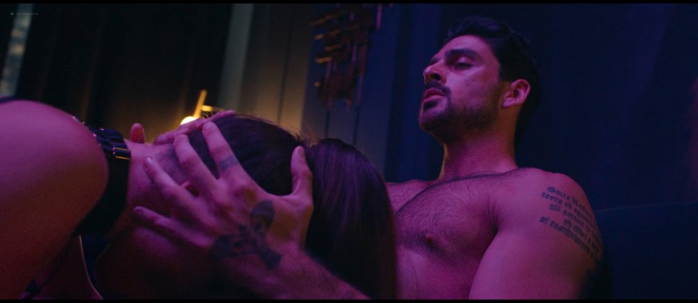 Anna Maria Siklutsk 365 days bed scenes