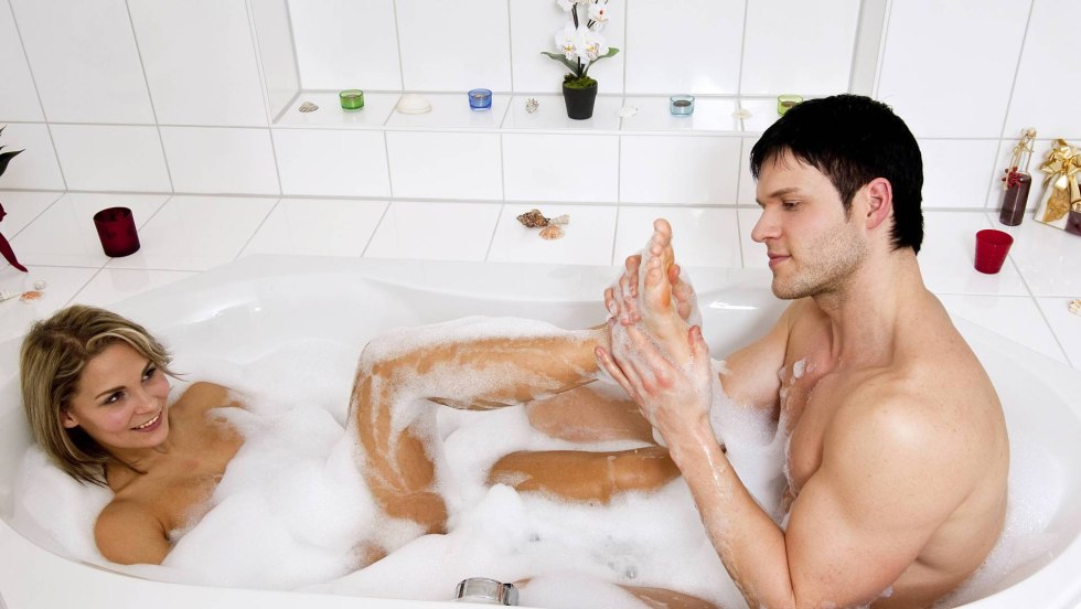 Oximiron with grannies in the bath